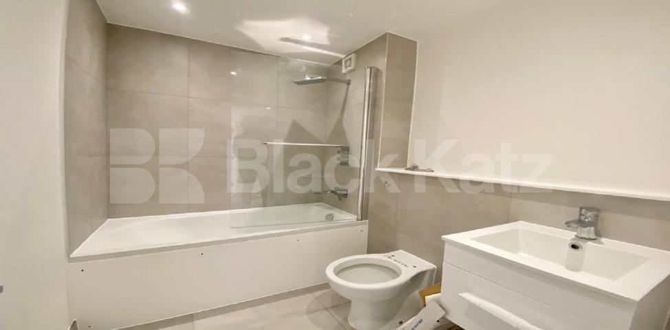 Stylish & contemporary, larger than average with underfloor heating  Flaxman Road , Loughborough Junction 